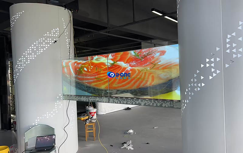 武漢某展廳啟用OLED透明屏，企業(yè)展示煥新顏